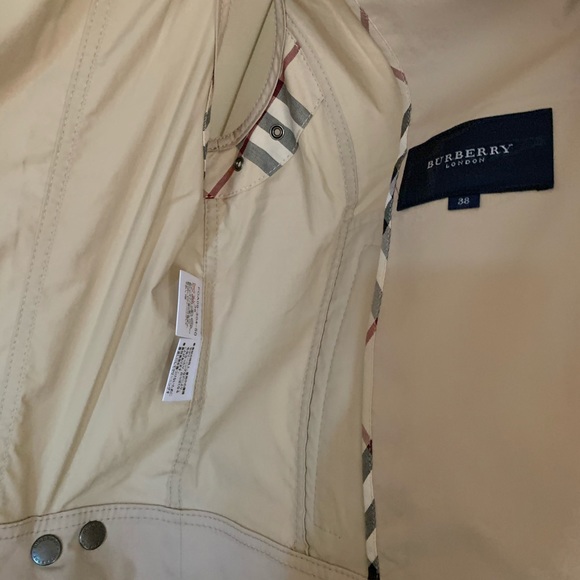 Burberry London Vest - Picture 5 of 7